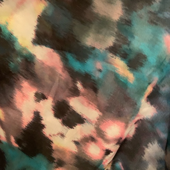 Women’s Large Sheer Colorful Black Top, Preloved, Wide Qtr sleeve, V neck & back - Picture 5 of 7